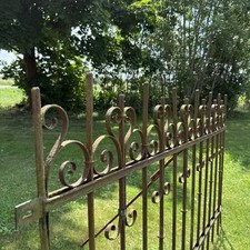 Alter Schmiedeeiserner Zaun +