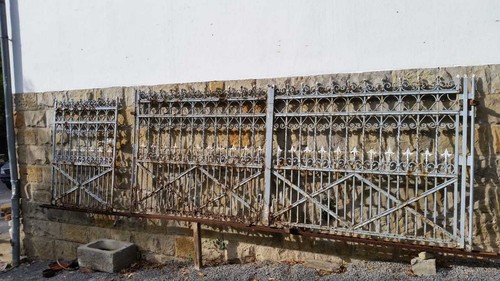 Schmiedeeisernes hoftor mit - schmiedeeisernes,