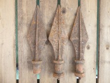 Dekorative Zaunspitze aus