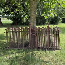 Alter Schmiedeeiserner Zaun +